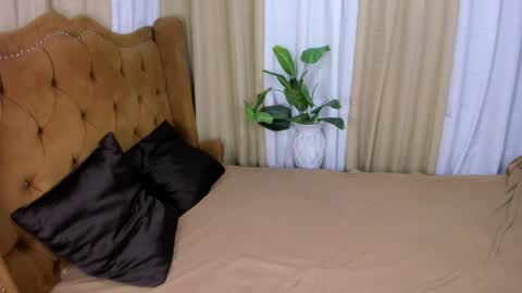 Yumi Aera online show from 03.28.26