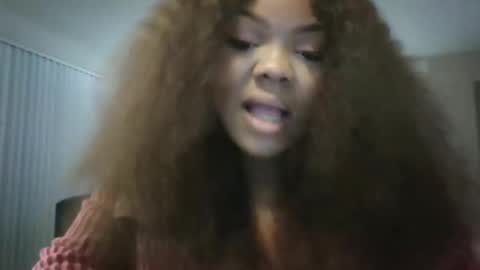 Snapshot of caramel_sexy4u chatting on 11.22.25 caramel_sexy4u online show from 11.22.25