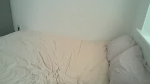 Snapshot of caraviolet chatting on 05.23.26 caraviolet online show from 05.23.26