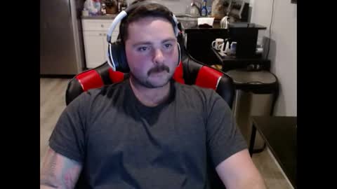 Snapshot of cardi_beans chatting on 11.08.25 cardi_beans online show from 11.08.25