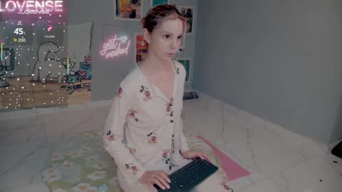 Snapshot of careful_i_bite chatting on 09.10.25 NONA follow online show from 09.10.25