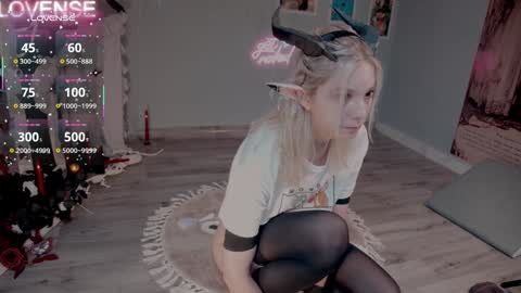 Snapshot of careful_i_bite chatting on 10.27.25 NONA follow online show from 10.27.25