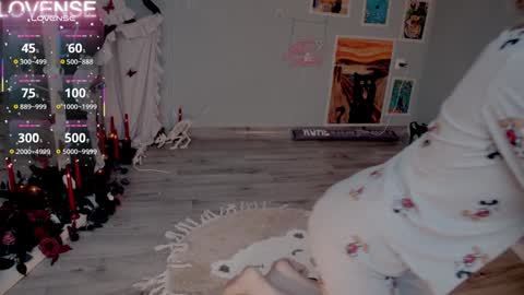 Snapshot of careful_i_bite chatting on 11.01.25 NONA follow online show from 11.01.25