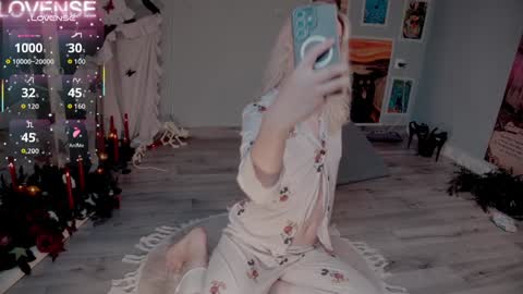 Snapshot of careful_i_bite chatting on 11.02.25 NONA follow online show from 11.02.25