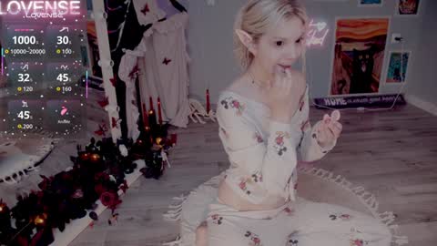 Snapshot of careful_i_bite chatting on 11.13.25 NONA follow online show from 11.13.25