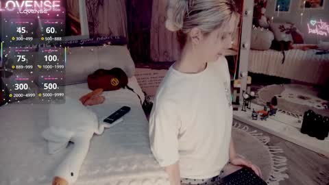 Snapshot of careful_i_bite chatting on 01.09.26 NONA follow online show from 01.09.26