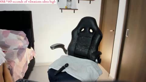 Snapshot of carla_adamss chatting on 11.09.25 Carla online show from 11.09.25