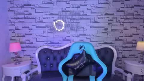 Snapshot of carlie_mayer chatting on 12.19.24 CARLYE online show from 12.19.24