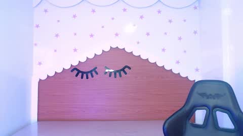 Snapshot of carlie_mayer chatting on 11.12.25 CARLYE online show from 11.12.25