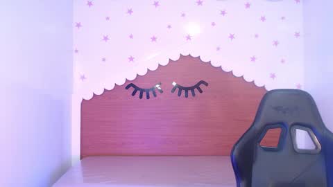 Snapshot of carlie_mayer chatting on 11.26.25 CARLYE online show from 11.26.25