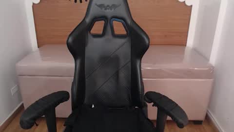 Snapshot of carlie_mayer chatting on 11.27.25 CARLYE online show from 11.27.25