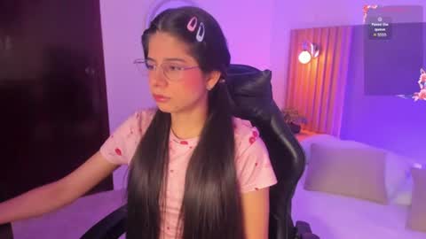 Snapshot of carlina_15 chatting on 06.30.26 C A R L I N A online show from 06.30.26