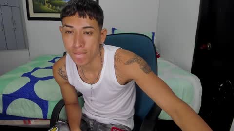 Snapshot of carlitosex09 chatting on 12.22.24 master online show from 12.22.24