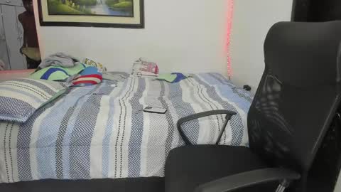 Snapshot of carlitosex09 chatting on 01.11.25 master online show from 01.11.25