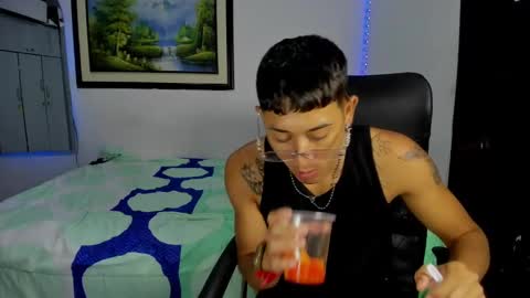 Snapshot of carlitosex09 chatting on 02.06.25 master online show from 02.06.25