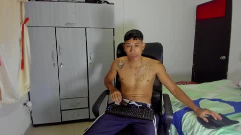 Snapshot of carlitosex09 chatting on 02.08.25 master online show from 02.08.25