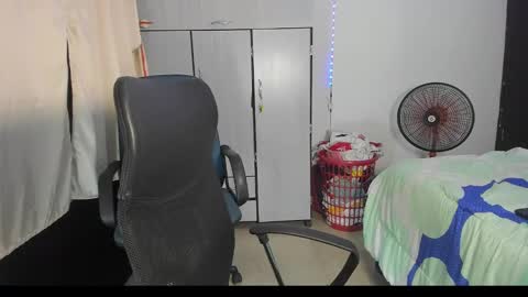 Snapshot of carlitosex09 chatting on 02.10.25 master online show from 02.10.25