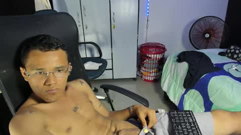 Snapshot of carlitosex09 chatting on 02.11.25 master online show from 02.11.25