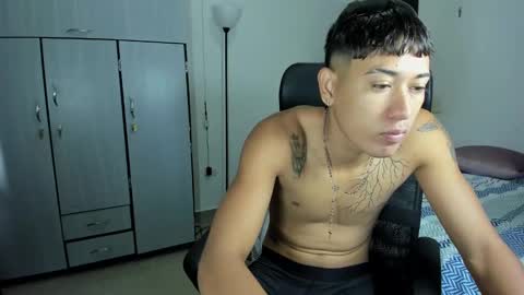 Snapshot of carlitosex09 chatting on 02.14.25 master online show from 02.14.25