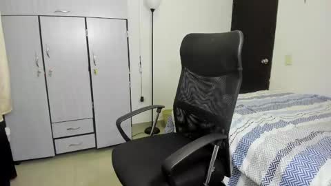 Snapshot of carlitosex09 chatting on 02.15.25 master online show from 02.15.25