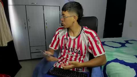 Snapshot of carlitosex09 chatting on 02.19.25 master online show from 02.19.25