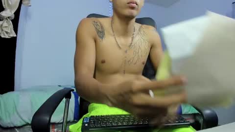 Snapshot of carlitosex09 chatting on 03.04.25 master online show from 03.04.25