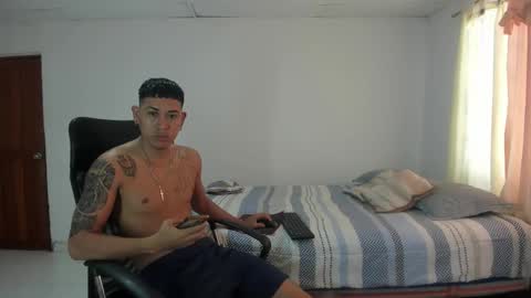 Snapshot of carlitosex09 chatting on 09.20.25 master online show from 09.20.25