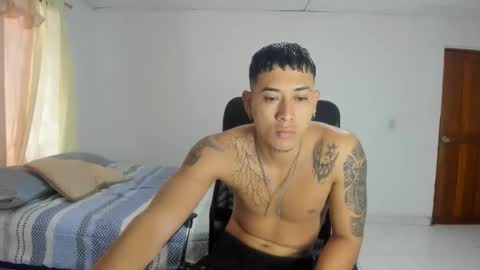 Snapshot of carlitosex09 chatting on 09.21.25 master online show from 09.21.25