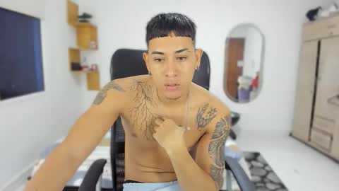 Snapshot of carlitosex09 chatting on 09.23.25 master online show from 09.23.25