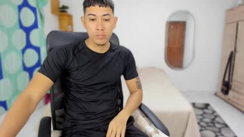 Snapshot of carlitosex09 chatting on 10.04.25 master online show from 10.04.25