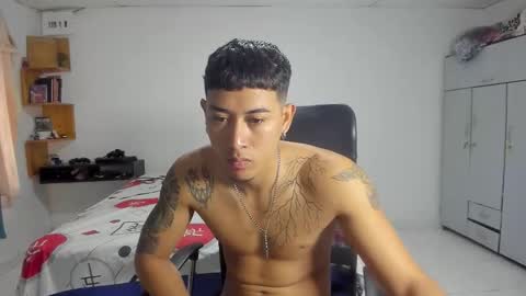 Snapshot of carlitosex09 chatting on 10.16.25 master online show from 10.16.25