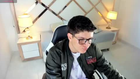 Snapshot of carlos_brinez chatting on 08.02.26 Carlos online show from 08.02.26