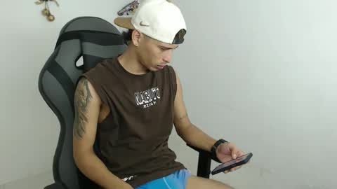 Snapshot of carlossmi01 chatting on 12.05.25 carlossmi01 online show from 12.05.25