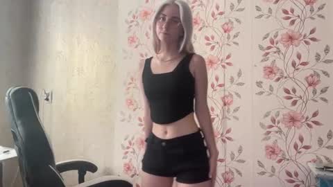 Snapshot of carmenlavelli chatting on 07.04.26 Elina online show from 07.04.26