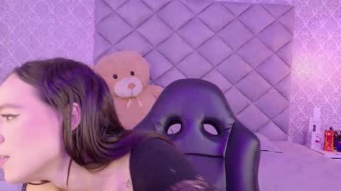 caro_adams1 online show from 11.18.25