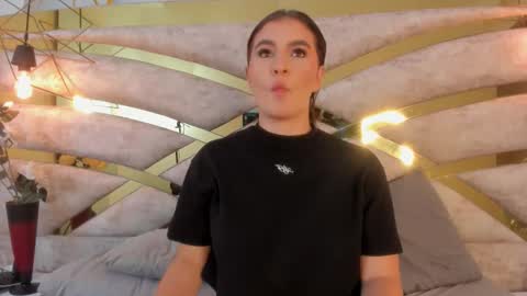 Snapshot of caro_giraldo_ chatting on 10.21.25 caro_giraldo_ online show from 10.21.25