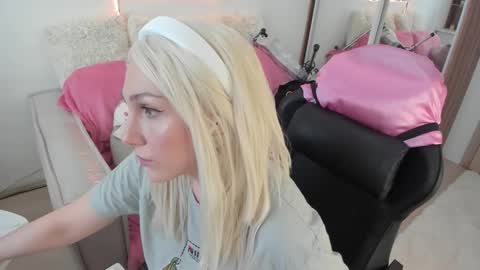 Snapshot of carol_may_ chatting on 02.11.26 carol_may_ online show from 02.11.26