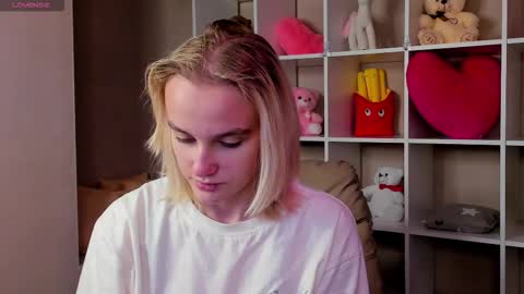 Snapshot of carolin_miller chatting on 10.14.25 Carol online show from 10.14.25