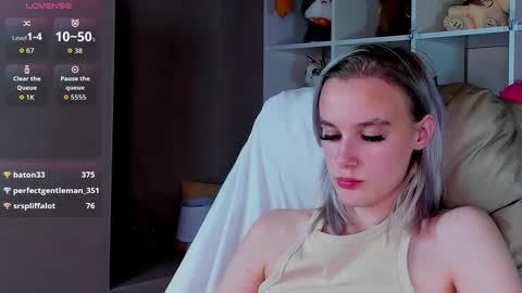 Snapshot of carolin_miller chatting on 11.21.25 Carol online show from 11.21.25