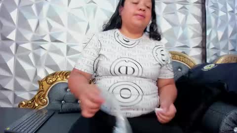 Angie Carolina online show from 02.16.26