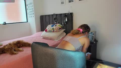 Snapshot of carolina_zaens chatting on 10.08.25 carolina_zaens online show from 10.08.25