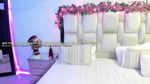 Snapshot of carolinafox_ chatting on 12.07.24 caroline online show from 12.07.24