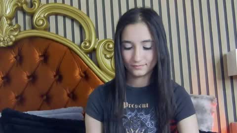 Snapshot of carolinahart chatting on 06.13.26 carolinahart online show from 06.13.26