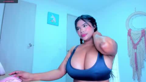 Snapshot of carolinalovehot chatting on 10.10.25 Carolina online show from 10.10.25