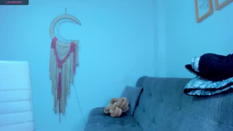 Snapshot of carolinalovehot chatting on 10.11.25 Carolina online show from 10.11.25