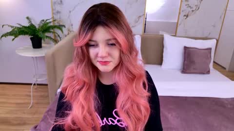 Snapshot of carolinasherry chatting on 11.22.25 carolinasherry online show from 11.22.25