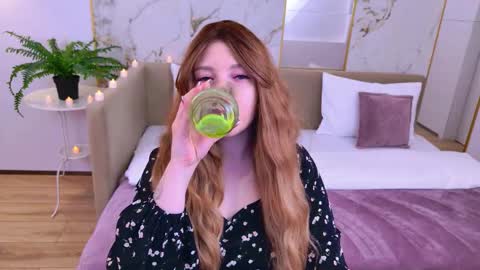 Snapshot of carolinasherry chatting on 12.02.25 carolinasherry online show from 12.02.25