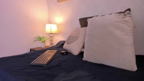  Caroline  online show from 05.29.26