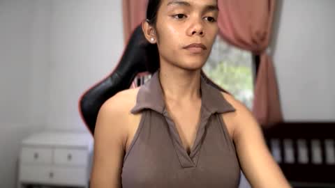 Snapshot of caroline_east chatting on 05.17.26 caroline_east online show from 05.17.26
