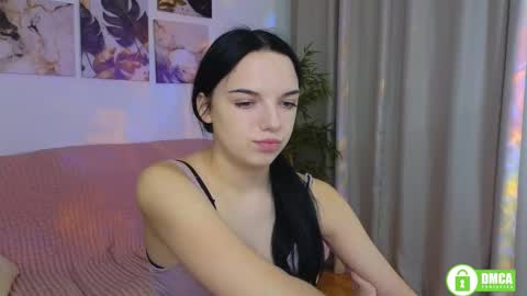 Snapshot of caroline_hey chatting on 09.09.25 Mary and Carol online show from 09.09.25